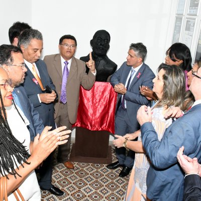 [OAB-BA inaugura busto de Luiz Gama]