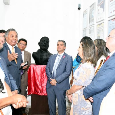[OAB-BA inaugura busto de Luiz Gama]