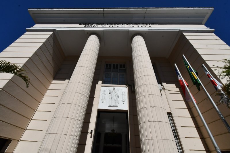 [OAB-BA exibe faixas em apoio à Marcha das Mulheres Negras e à indicação de uma ministra negra no STF]